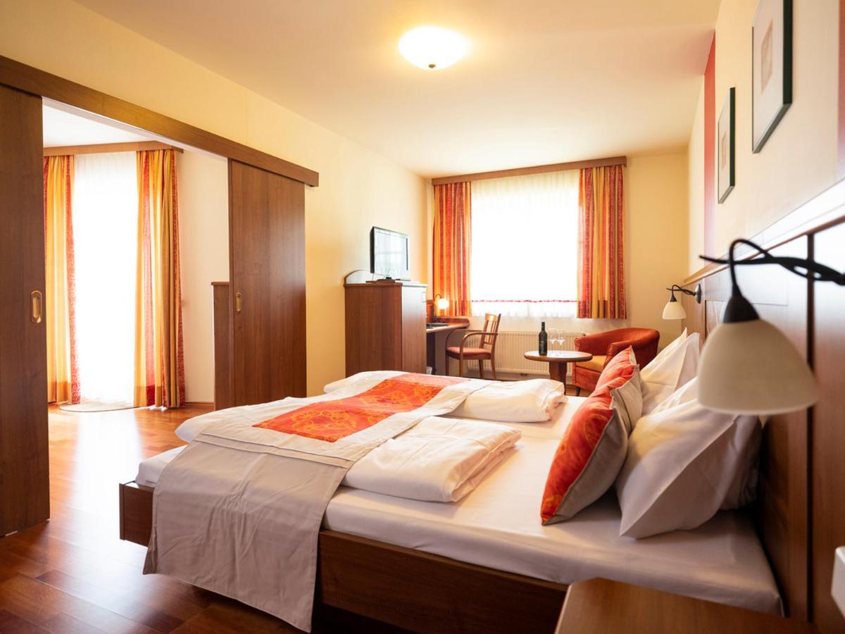 Hotel Neustifter ポイスドルフ エクステリア 写真