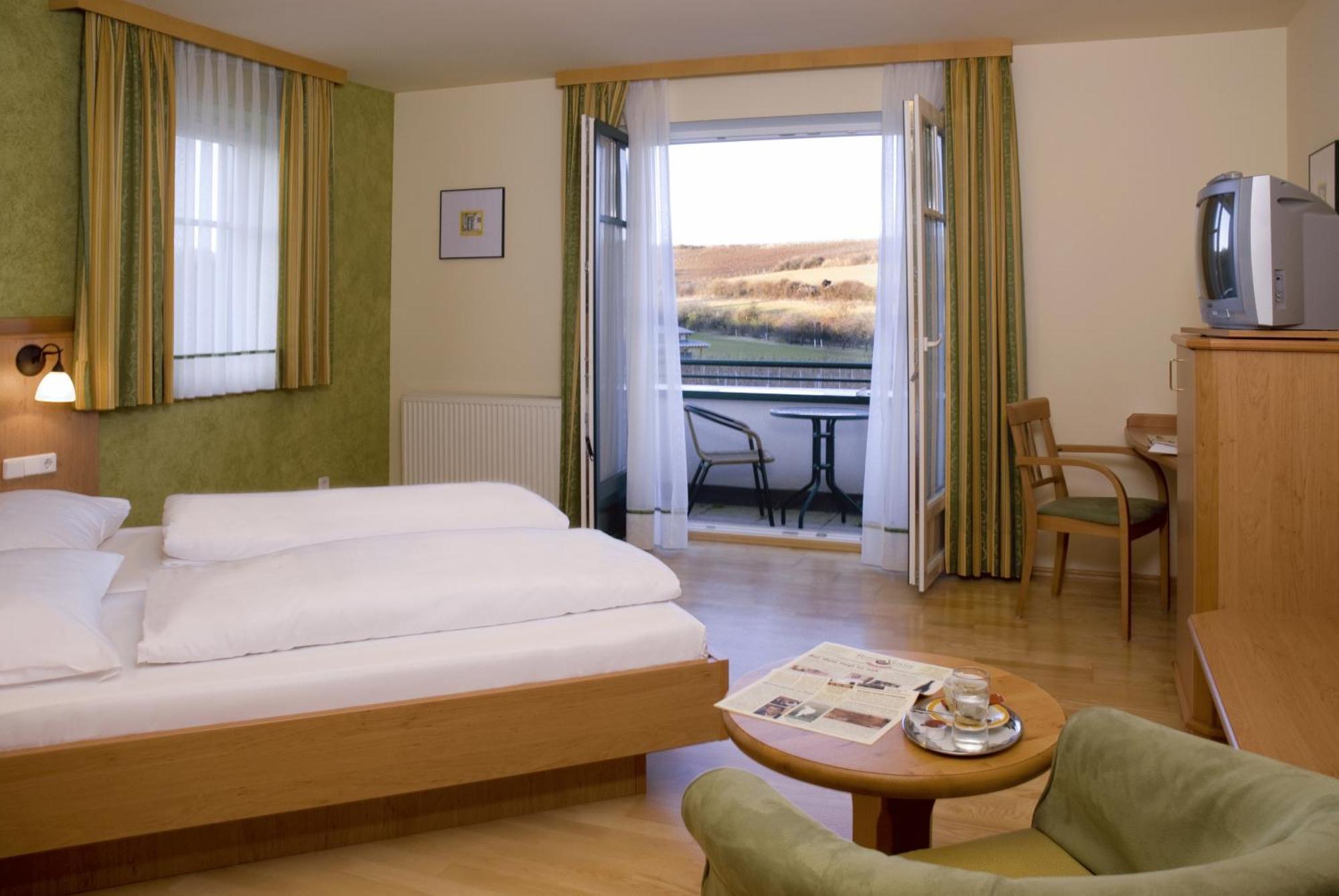 Hotel Neustifter ポイスドルフ エクステリア 写真