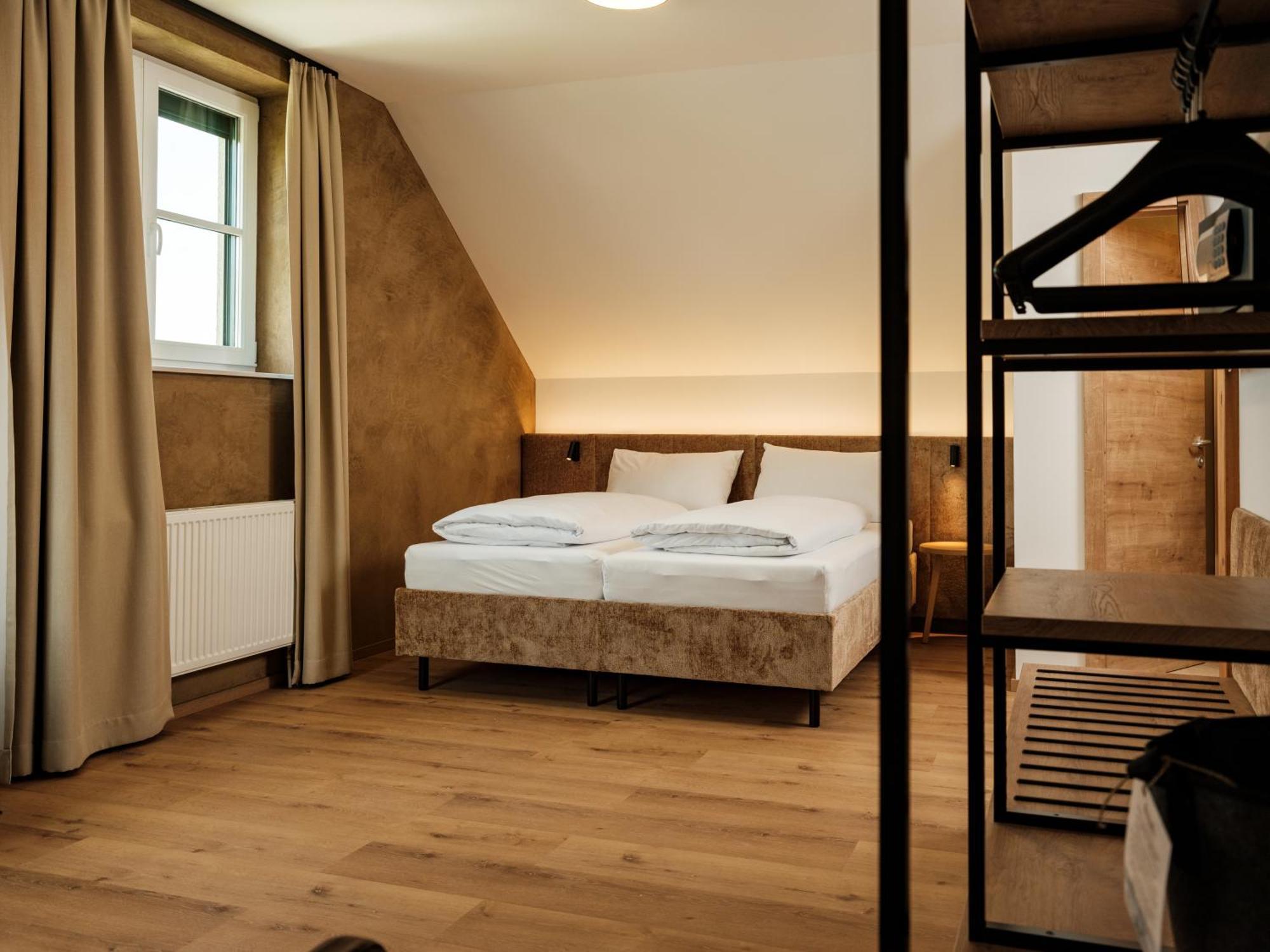 Hotel Neustifter ポイスドルフ エクステリア 写真