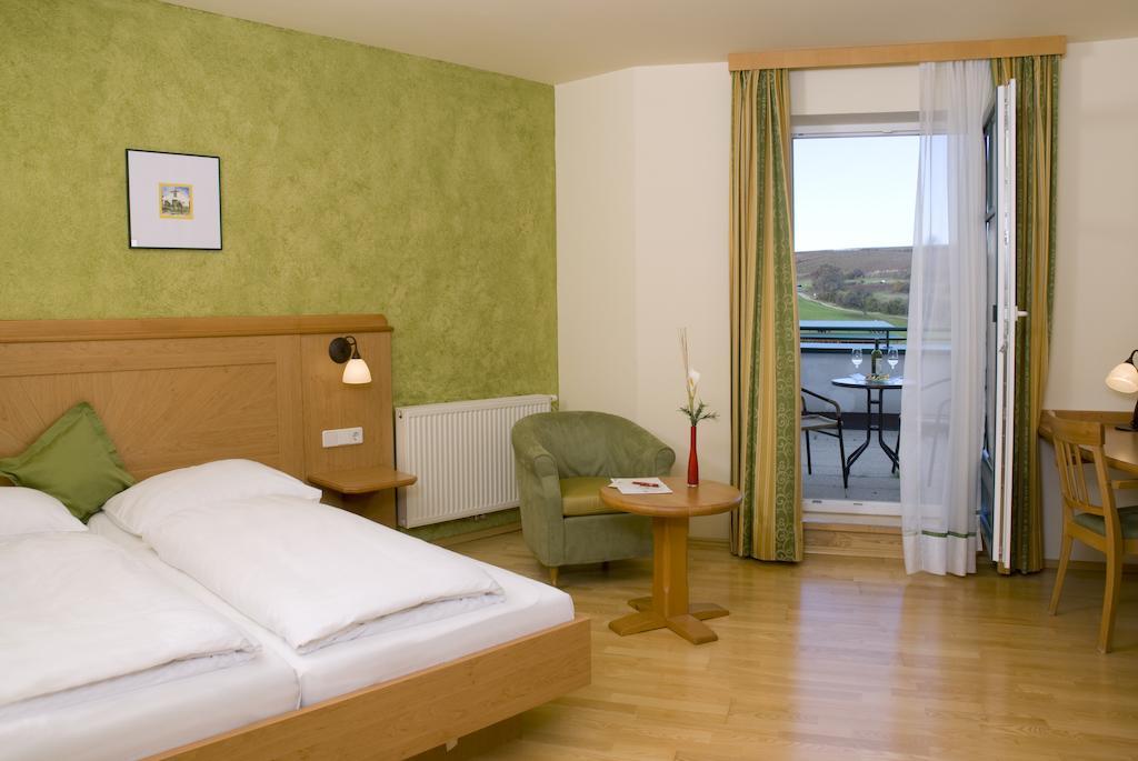Hotel Neustifter ポイスドルフ エクステリア 写真