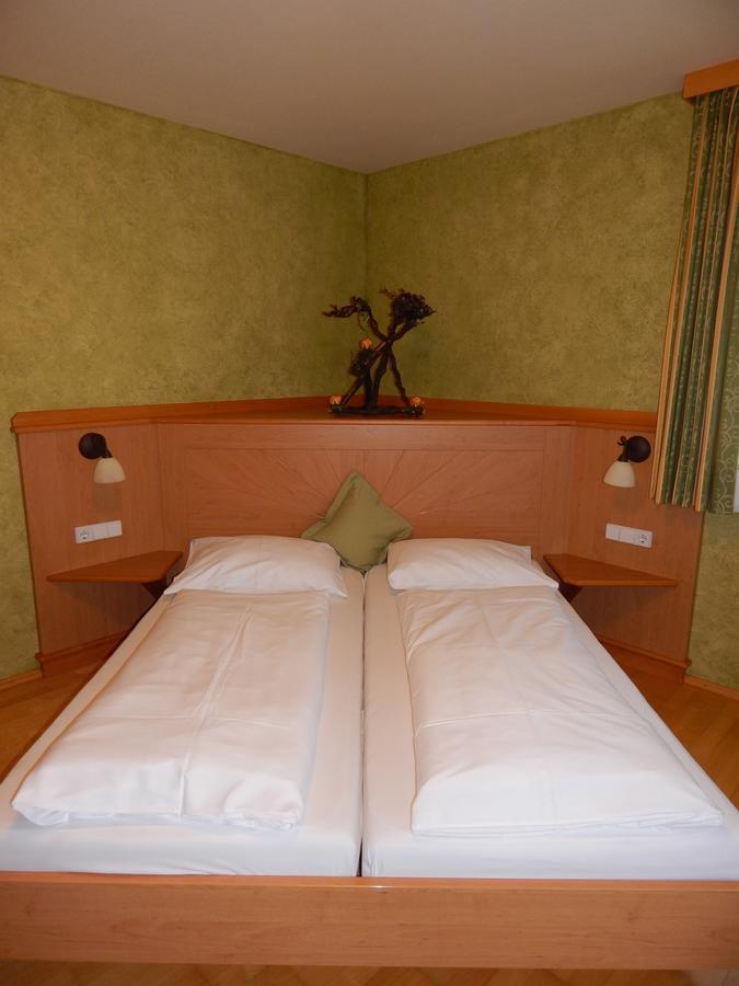 Hotel Neustifter ポイスドルフ エクステリア 写真