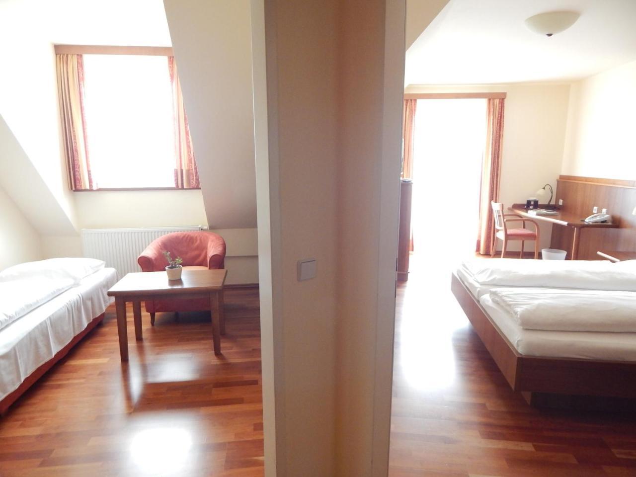 Hotel Neustifter ポイスドルフ エクステリア 写真